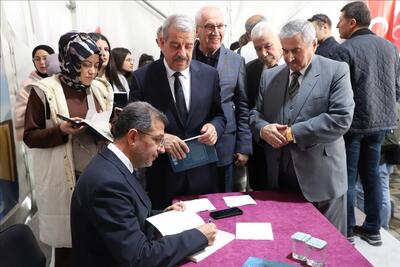 Rektör Alkış, Cizre kitap fuarında halkla buluştu