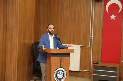 universitemizde-ne-izliyoruz-konulu-seminer-duzenlendi